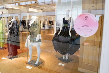 Puerto Venecia exhibe el talento joven de la moda aragonesa en una pop up