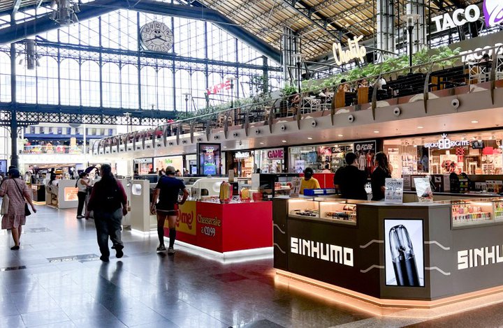 Sinhumo suma cuatro aperturas en centros comerciales