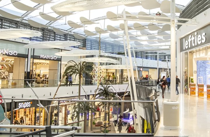 Las ventas en centros comerciales suben un 2,7% y la afluencia un 2,9% en la primera mitad del año