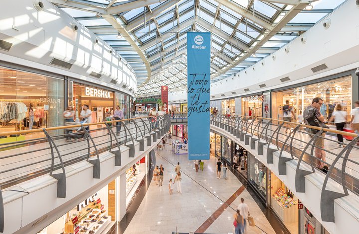 Rivoli cierra la adquisición del centro comercial AireSur con Santander
