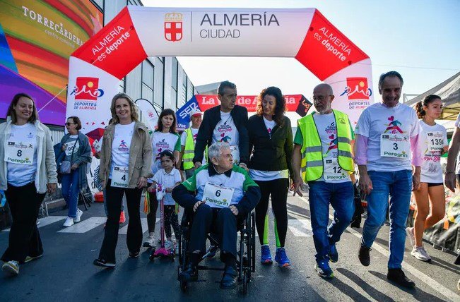 Más de 2.000 personas participan en la carrera solidaria de las “Seis Horas Non-Stop” de Torrecárdenas