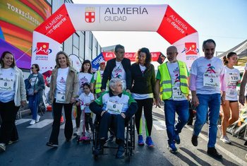Más de 2.000 personas participan en la carrera solidaria de las “Seis Horas Non-Stop” de Torrecárdenas