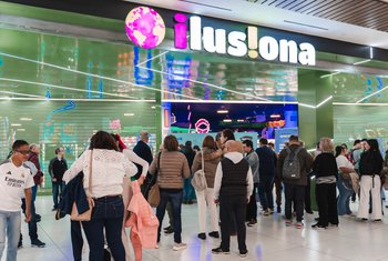 Más de 400 socios de Down España disfrutan de una jornada de ocio e inclusión en Ilusiona Xanadú