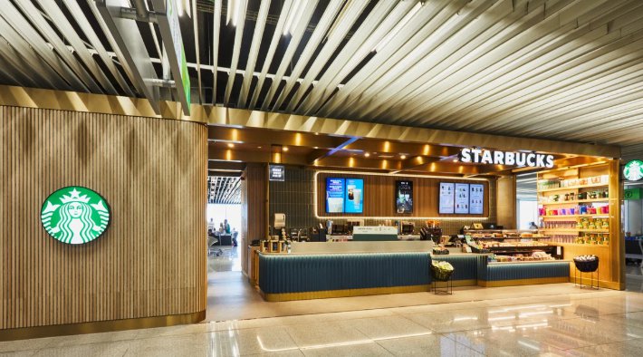 Starbucks inaugura un nuevo local en Las Rozas Village