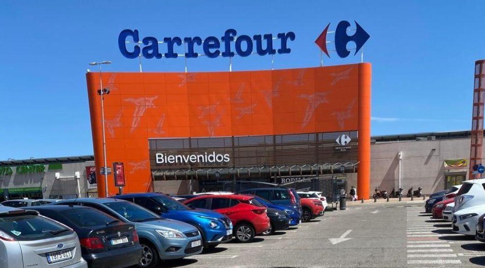 El centro comercial Carrefour Rivas organiza un mercado de paquetes perdidos y no reclamados