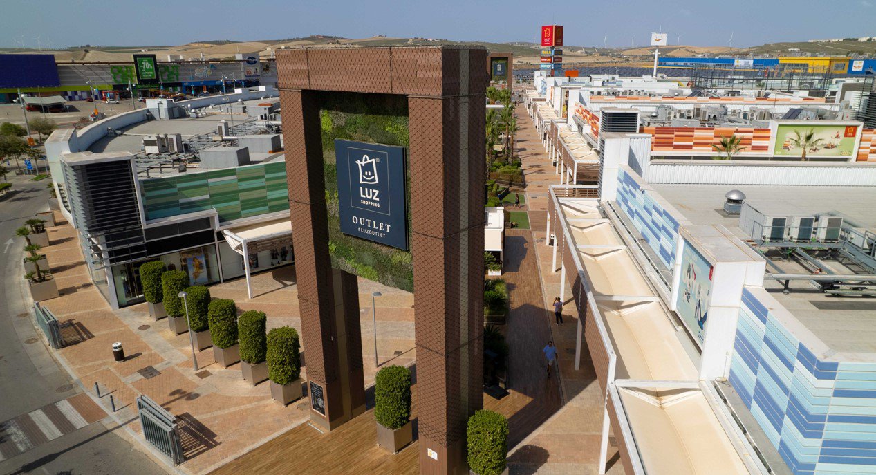 LUZ Shopping alcanza los 9 millones de visitantes y aumenta un 13,7% las ventas de sus marcas outlet