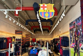 El FC Barcelona inaugura en Muelle Uno su primera tienda oficial en Andalucía