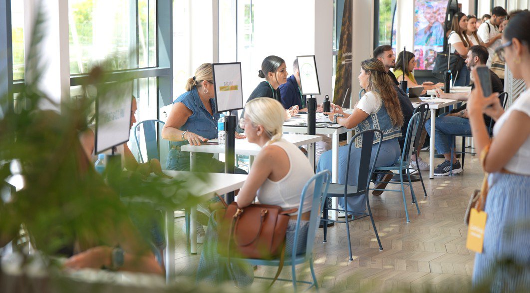 MERLIN Properties organiza ferias de empleo en sus centros comerciales para impulsar la contratación local