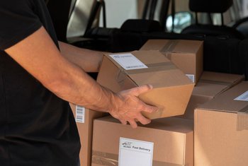 El crecimiento del e-commerce redefine la relación entre tiendas físicas y plataformas logísticas