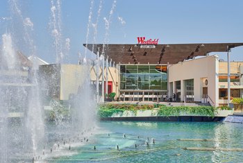 El lago de Westfield Parquesur se renueva: más espacios de restauración, ocio y sostenibilidad