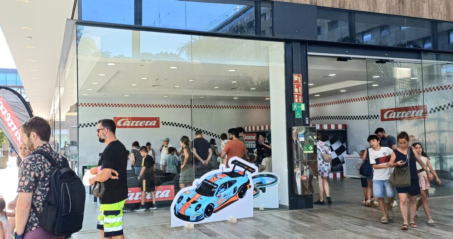 Finestrelles Shopping Centre se convierte en circuito de carreras en miniatura