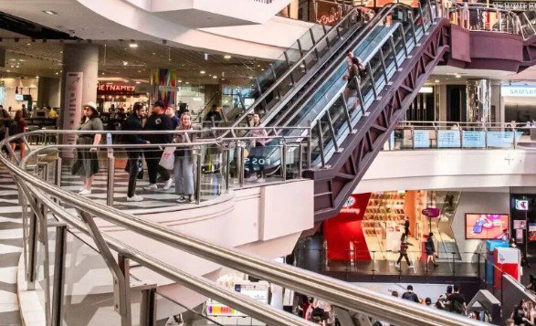 La afluencia a los centros comerciales crece un 2,6% en junio en España