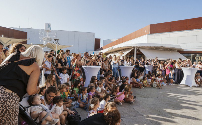 El centro comercial Meridiano se transforma en un mundo de cuentos para los más pequeños