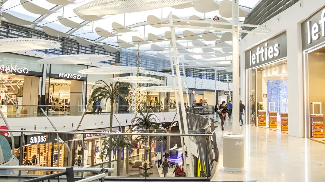 Las ventas en centros comerciales suben un 2,7% y la afluencia un 2,9% en la primera mitad del año