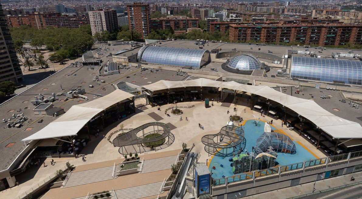Diagonal Mar convierte su terraza en un skatepark efímero