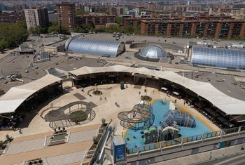 Diagonal Mar convierte su terraza en un skatepark efímero