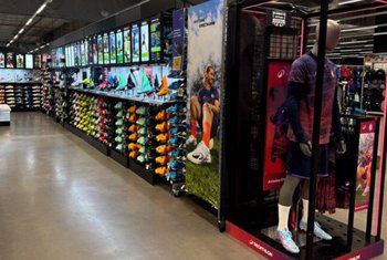 Decathlon instala 18 Pro Shops de fútbol en sus tiendas