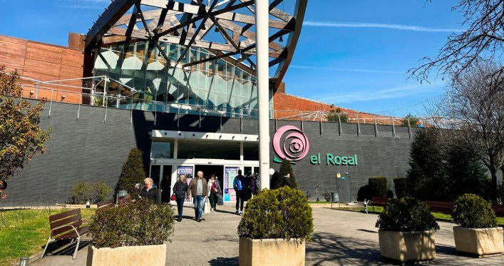 El Rosal celebra las Noches de La Encina con espectáculos de humor, magia y música