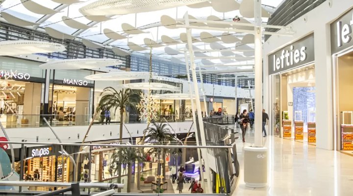 La afluencia a los centros comerciales en España crece un 2,4% en agosto