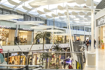 La afluencia a los centros comerciales en España crece un 2,4% en agosto