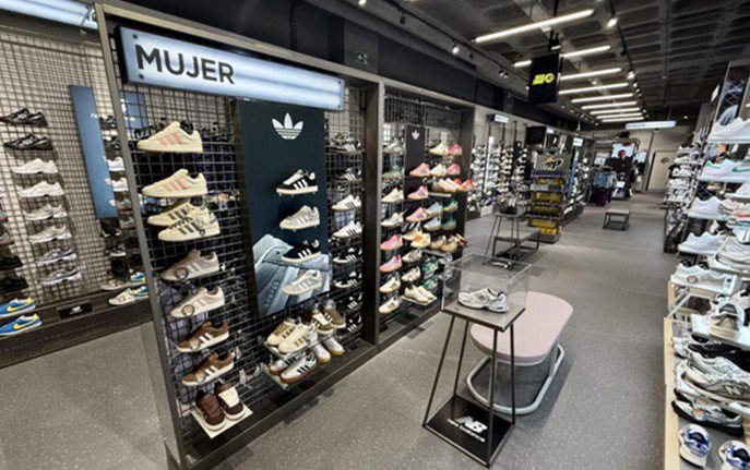 JD suma su tienda número 13 en Barcelona con la apertura en Arenas