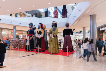 Puerto Venecia combina tradición y gastronomía en su programación de Pilares 2025