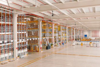 Lidl pone en marcha su nuevo almacén en Martorell para abastecer 130 tiendas