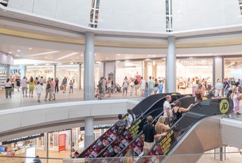 H2O se alía con Agua Kmzero para fomentar el consumo responsable