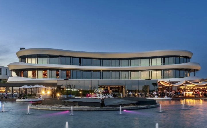 LaFinca Grand Café se tiñe de rosa en el Día Mundial Contra el Cáncer de Mama