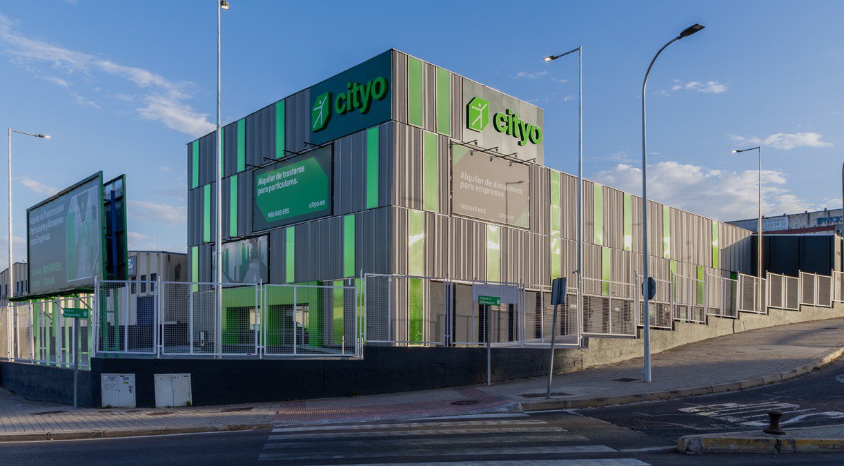 Cityo transforma el antiguo Merkamueble de Alcobendas en un centro de self storage