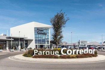 CBRE Investment Management compra Parque Corredor a Redevco y Ares