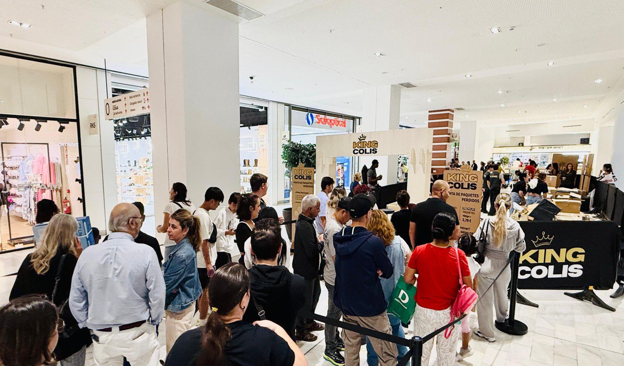 Los Arcos acoge una pop up store de paquetes perdidos