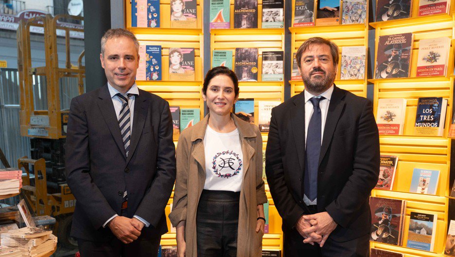 Isabel Díaz Ayuso inaugura el nuevo Fnac de Callao