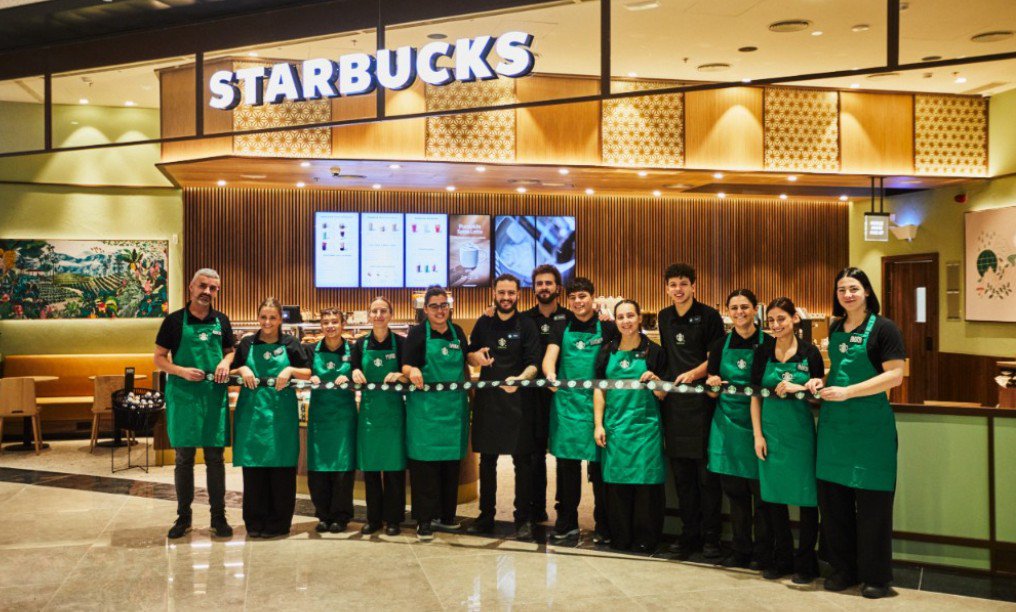 Starbucks inaugura un nuevo local en el centro comercial Marineda City