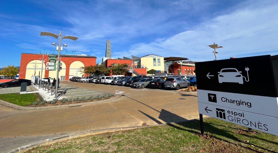 Espai Gironès inaugura la mayor estación de cargadores Tesla de Girona