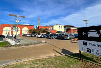 Espai Gironès inaugura la mayor estación de cargadores Tesla de Girona