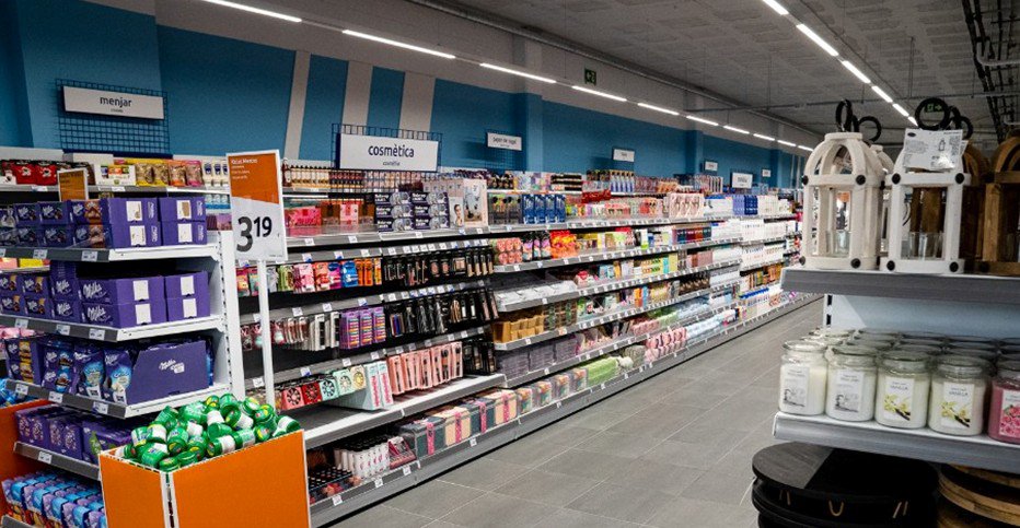 Action suma tres puntos de venta en Madrid, Alcalá de Guadaíra y Rota