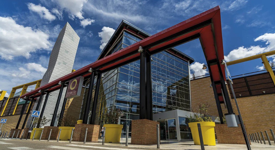 Mango Teen, Cortefiel, Santa Gloria y Rossellimac se suman al mix de Luz del Tajo