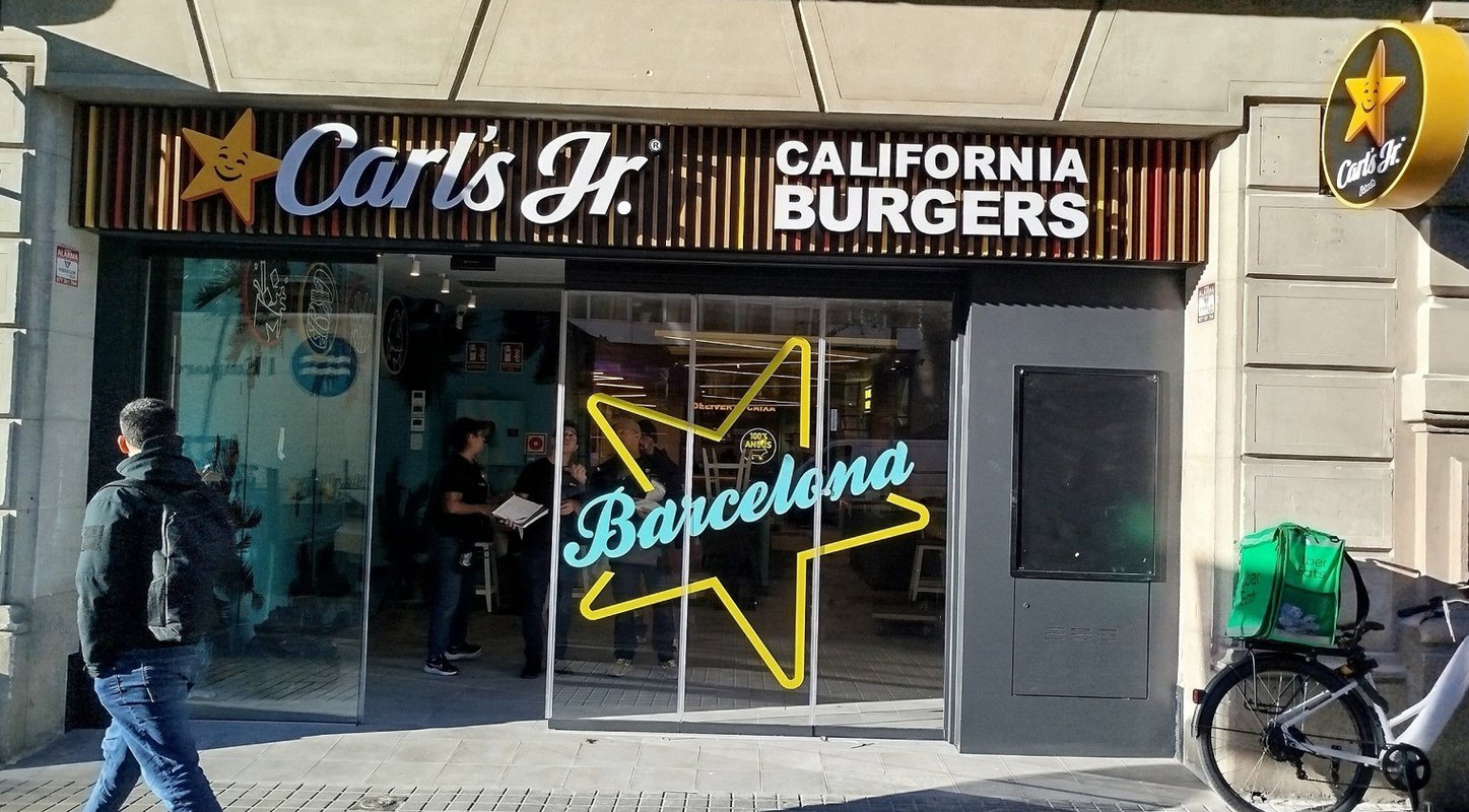 Carl’s Jr. se estrena en Barcelona
