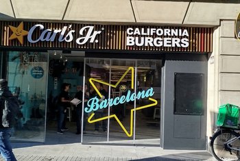 Carl’s Jr. se estrena en Barcelona