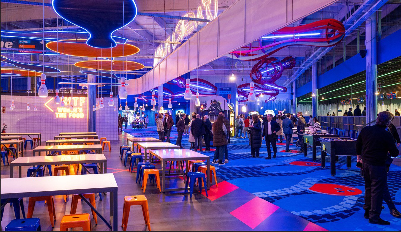 Aleste Plaza amplía su oferta de ocio con la apertura de Mega Ozone Bowling
