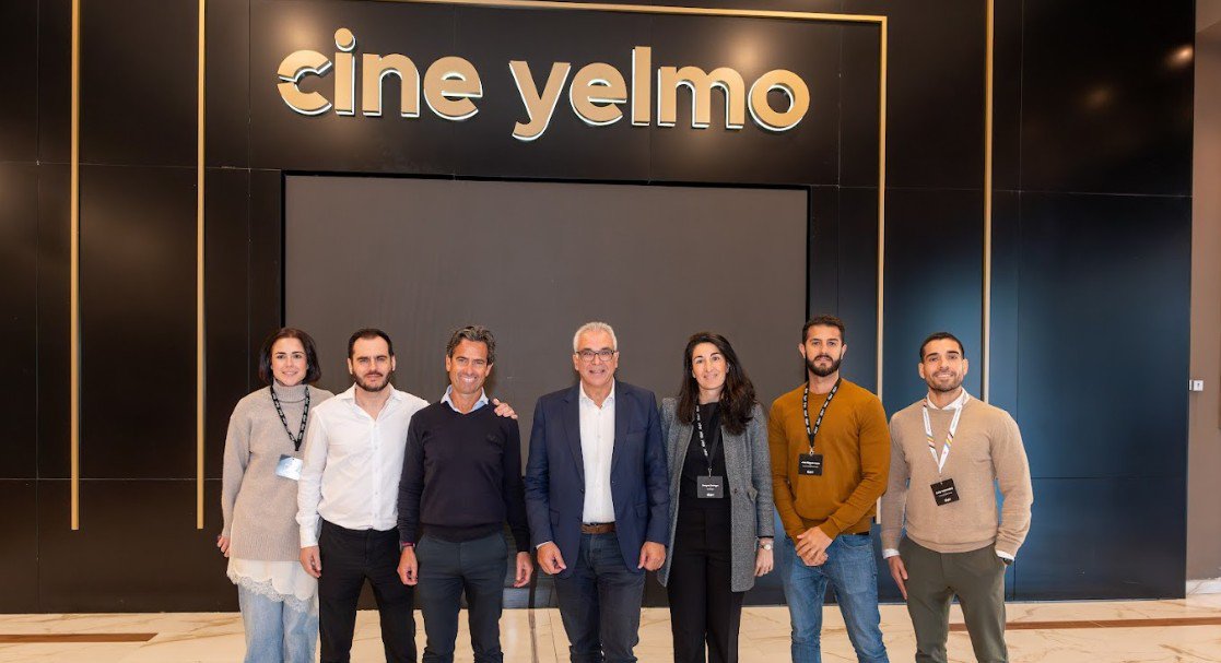 El concejal de Carabanchel visita el nuevo Cine Yelmo de Islazul