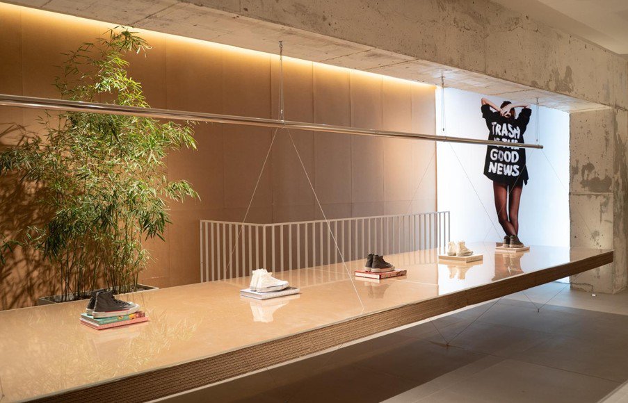 El primer establecimiento 100% de papel y cartón de Ecoalf llega a San Sebastián