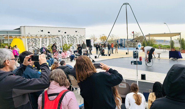 L’illa Diagonal lleva el circo al Hospital Sant Joan de Déu