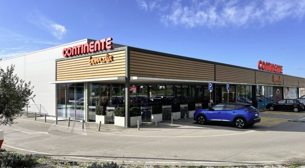 Savills IM compra dos supermercados en Portugal