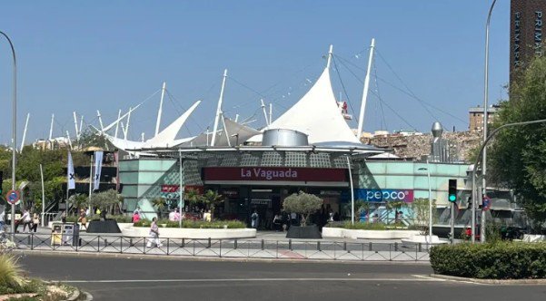 La familia Balkany estudia la venta de su cartera de centros comerciales en España