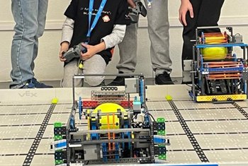 Salera acoge la competición educativa VEX Robotics en Castellón