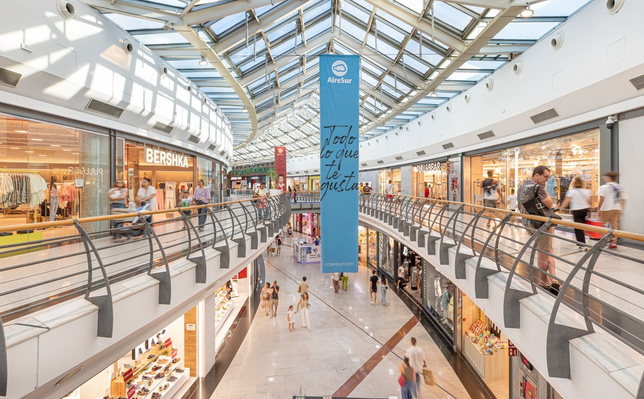 Rivoli cierra la adquisición del centro comercial AireSur con Santander