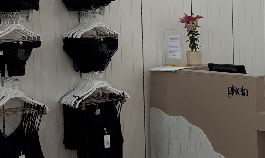 Gisela se incorpora a La Torre Outlet Zaragoza