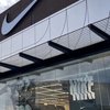 Nike reduce un 35% su beneficio trimestral con ventas estables